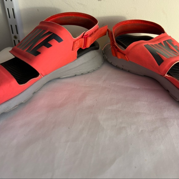 Nike Sandals Mens 10 Red Gray Black Open Toe Flip Flops Beach Summer Shoes - Picture 3 of 6